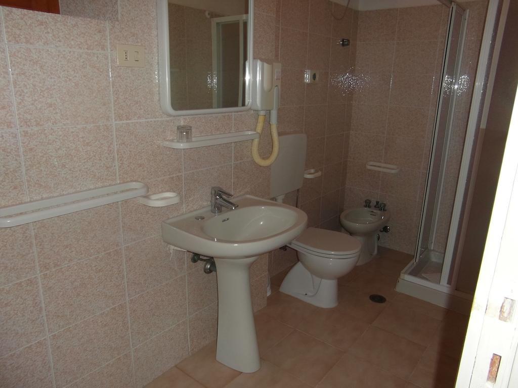 Hotel Villa Nettuno مارينا دي كامبو الغرفة الصورة