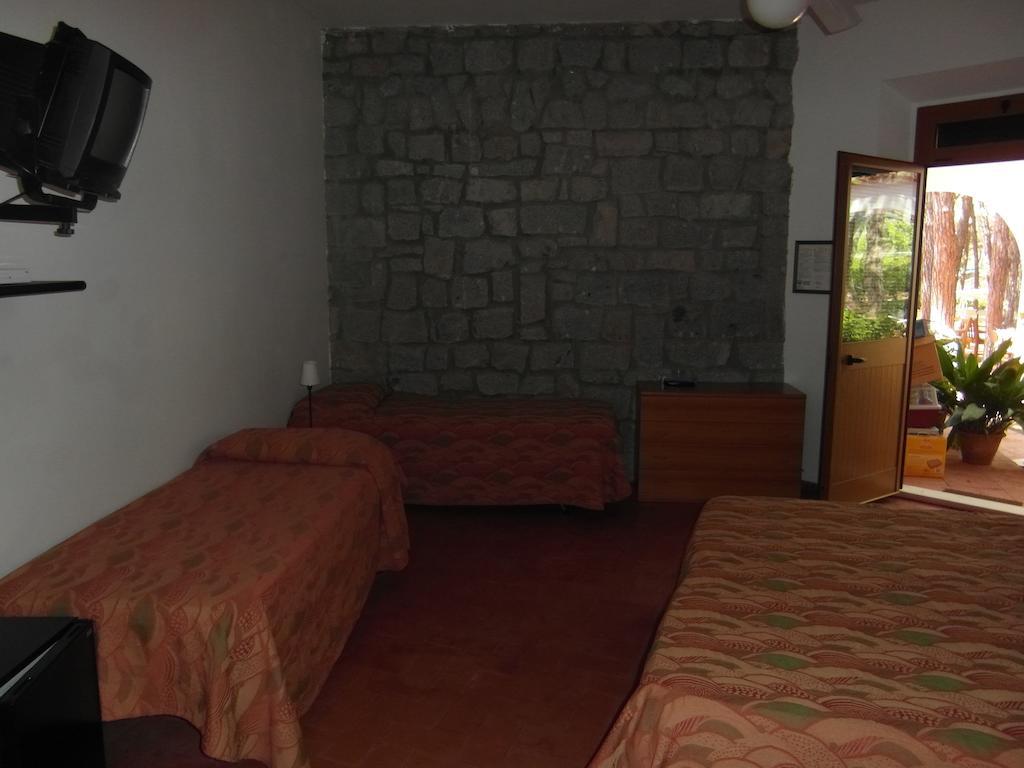 Hotel Villa Nettuno مارينا دي كامبو الغرفة الصورة