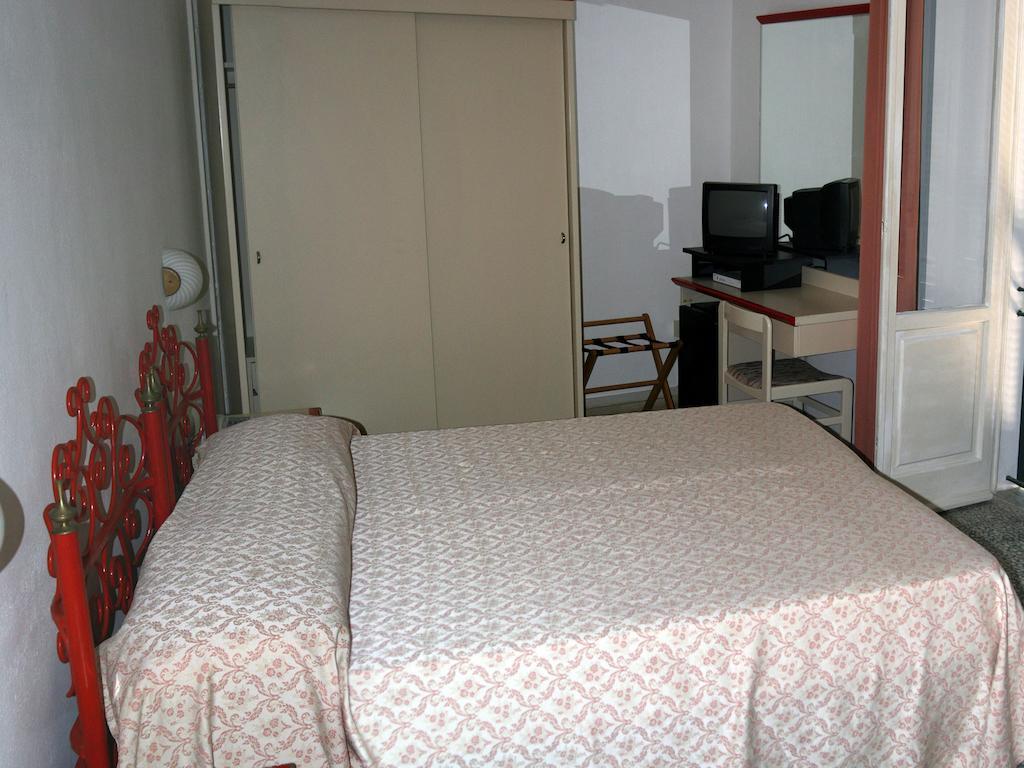 Hotel Villa Nettuno مارينا دي كامبو الغرفة الصورة